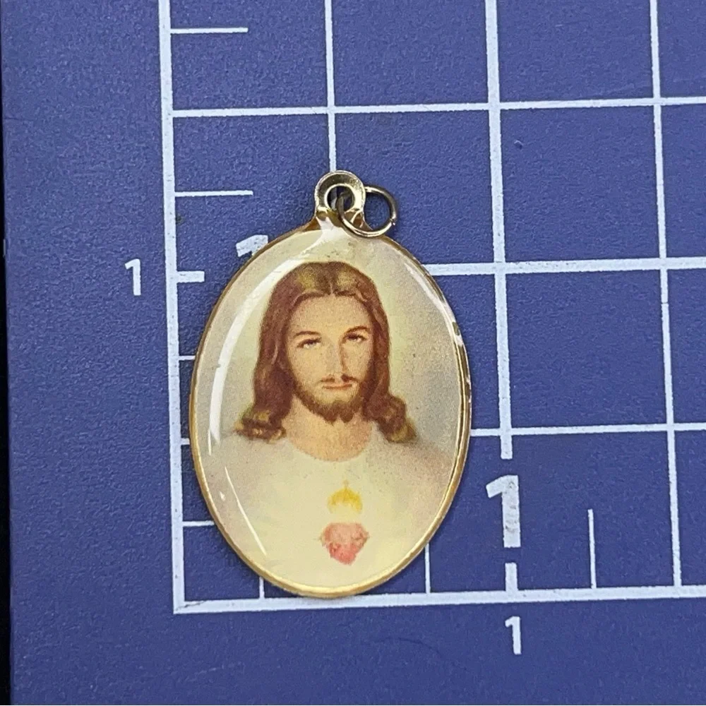 Vintage Catholic Sacred Heart Jesus Christ Oval Muted Color Religious  Pendant